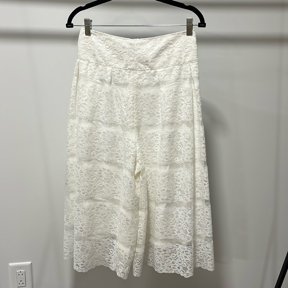 White lace culottes, no tag, good condition.